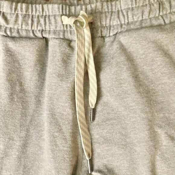 VUORI pale heather grey Performance Jogger
DreamKnit™ Joggers
NEW no tags XS - Picture 6 of 9